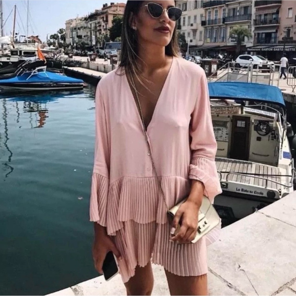 Zara NWOT Oversized Contrasting Tiered Pleated V-Neck Soft Pink Dress